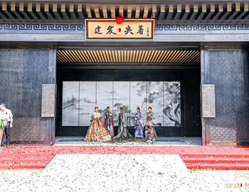 【建發(fā)·央著】國境盛啟，誰在為世界立著？！